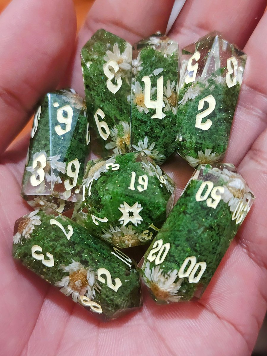 WildMagicPH's tweet image. 🌸[NEW DESIGN]🌸 Field of Daisies 🌼

Catch this and all other new designs at @greasysnitches #fantasticfaire event this July 20 &amp;amp; 21!

#dice #diceset #DnD