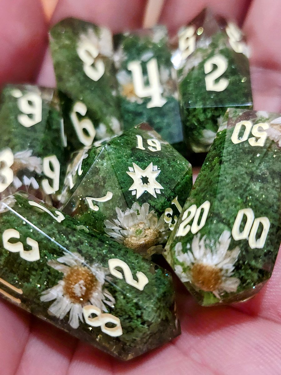 WildMagicPH's tweet image. 🌸[NEW DESIGN]🌸 Field of Daisies 🌼

Catch this and all other new designs at @greasysnitches #fantasticfaire event this July 20 &amp;amp; 21!

#dice #diceset #DnD