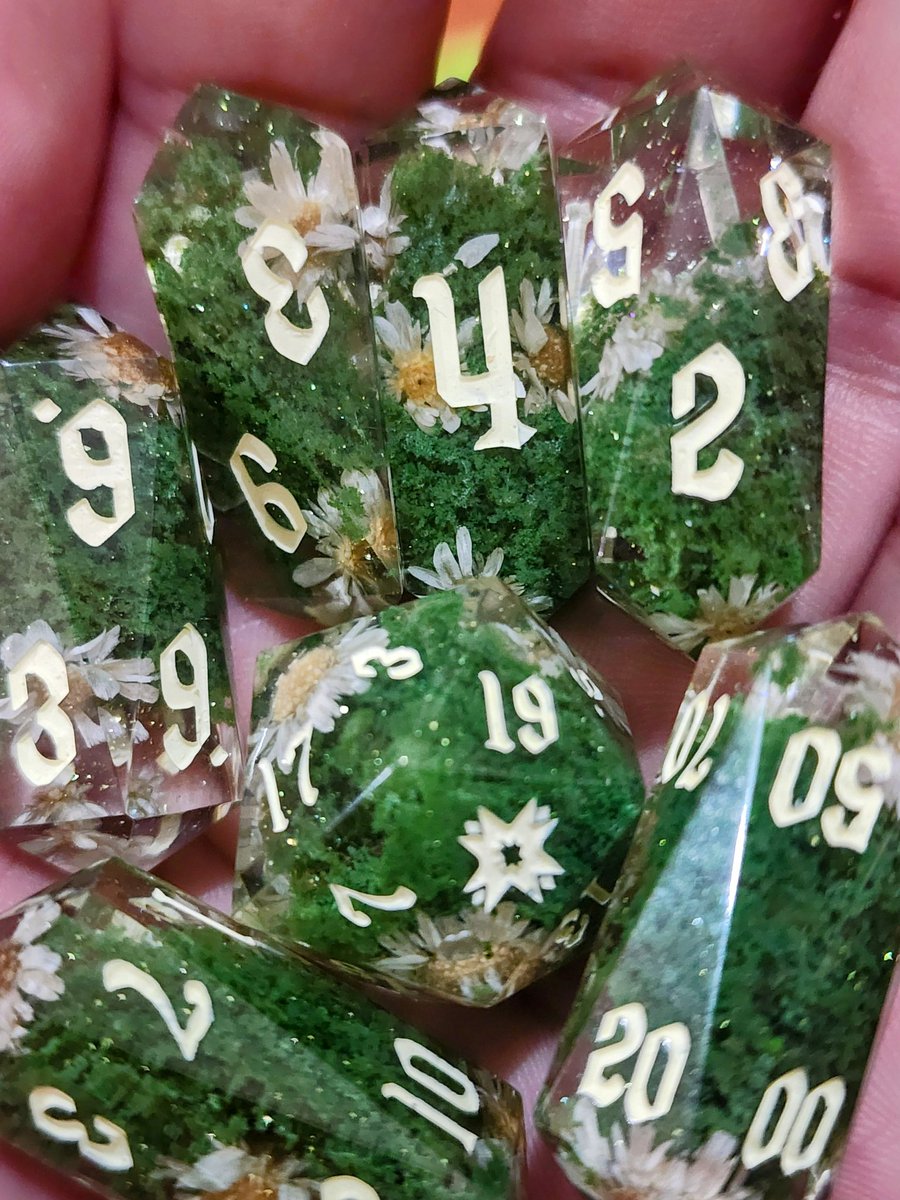 WildMagicPH's tweet image. 🌸[NEW DESIGN]🌸 Field of Daisies 🌼

Catch this and all other new designs at @greasysnitches #fantasticfaire event this July 20 &amp;amp; 21!

#dice #diceset #DnD