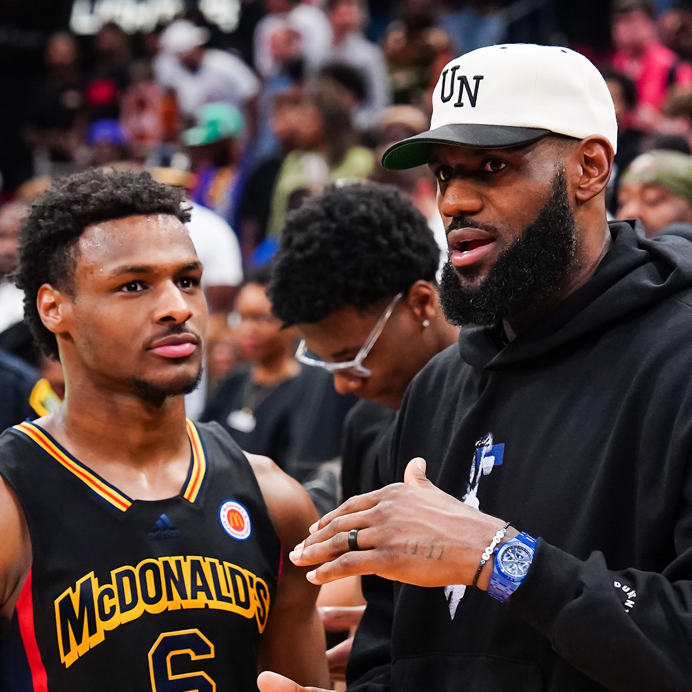 yabaleftonline's tweet photo. LeBron James and Bronny James become the first father and son duo to be in the NBA at the same time.

Now they are teammates on the Lakers. https://t.co/rPvAFvY9rs