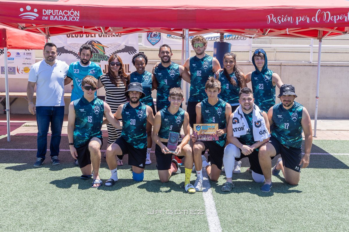Vva_BlackStorks's tweet photo. 📈 Y así quedó la clasificación final de la 🏟 VIII Extreflag Bowl 2024:
🥇 Madrid #BigFamily👨👩👧👦
🥈 Sueca #Templaris🛡
🥉 Plasencia #Ducks🦆
🏅 MVP:
Óscar de Luna #BigFamily👨👩👧👦
🧵👇 https://t.co/AJIytc2TTa