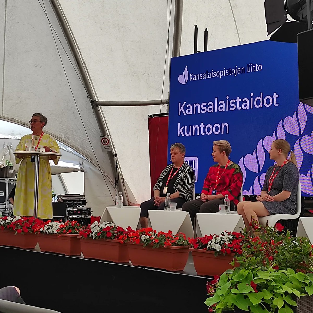 #SuomiAreena -Kansalaisopistojen liiton Kansalaistaidot kuntoon -keskustelu haastoi pohtimaan kansalaistaitojen merkitystä ja niiden kehittämistarpeita Suomessa. Keskustelun juonsi Sannasirkku Autio ja aiheesta keskustelivat Johanna Ollila, Juhani Rautopuro ja Minna Ylikännö.
