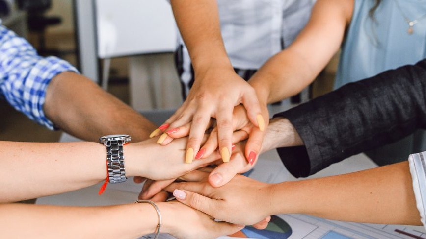 intesasanpaolo's tweet image. Intesa Sanpaolo e @SymbolaFondazio presentano il rapporto “Coesione è Competizione” 2024, rilevazione annuale sul livello di competitività delle imprese raggiunto grazie alla collaborazione con gli #stakeholder.
📌group.intesasanpaolo.com/it/newsroom/tu…