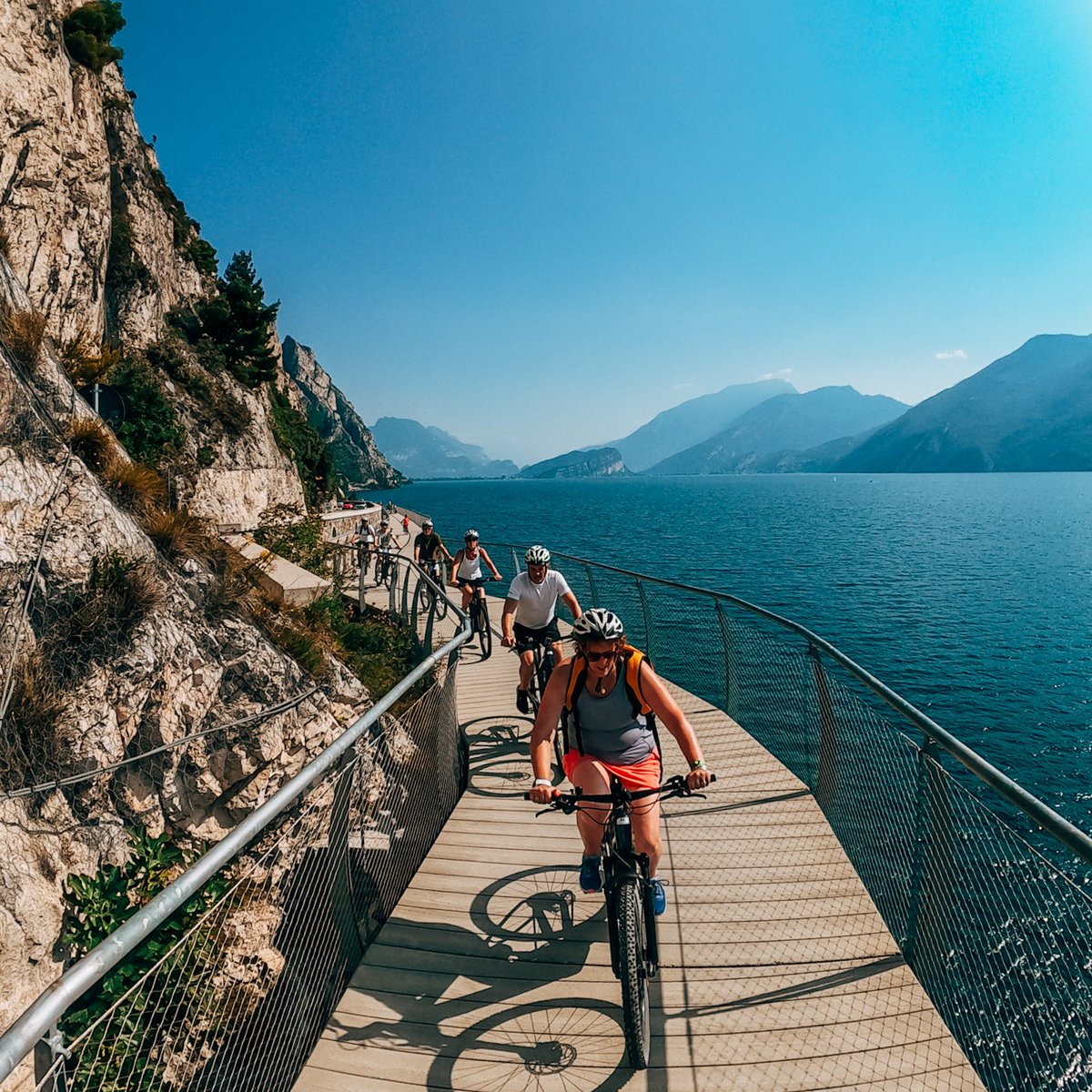 Voglia di sport sul #lagodigarda? Esplora Limone e le sue bellezze con i tour guidati in e-bike! Scopri di più 👉 bit.ly/3zjAPCU 

📸 Tiziano Melzani 
#VisitBrescia <a href="/inLOMBARDIA/">inLOMBARDIA</a> <a href="/Italia/">Italia.it</a>