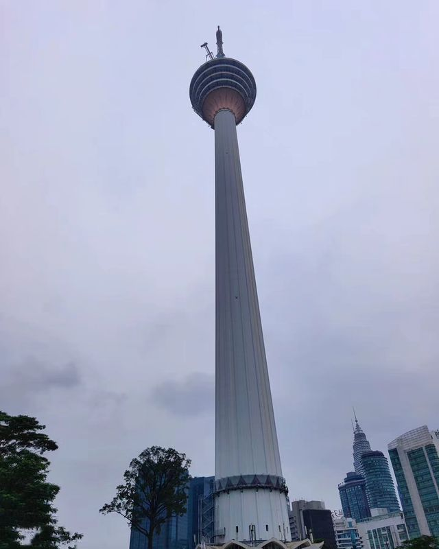 Tilak0704's tweet photo. KL Tower from below and the whole KL from up above✨
#Day1 of #IFMMalaysia
@iqooind #iQOOCommunity #InternationalFanMeet2024 #IFMMalaysia #iQOOFanMeet
#KualaLumpur #Malaysia #TravelGoals #KLTowerTakeover #KLAdventure #MalaysiaMarvels https://t.co/bnZSpJNHtB
