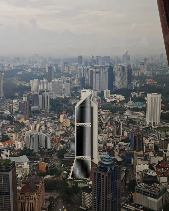 Tilak0704's tweet photo. KL Tower from below and the whole KL from up above✨
#Day1 of #IFMMalaysia
@iqooind #iQOOCommunity #InternationalFanMeet2024 #IFMMalaysia #iQOOFanMeet
#KualaLumpur #Malaysia #TravelGoals #KLTowerTakeover #KLAdventure #MalaysiaMarvels https://t.co/bnZSpJNHtB