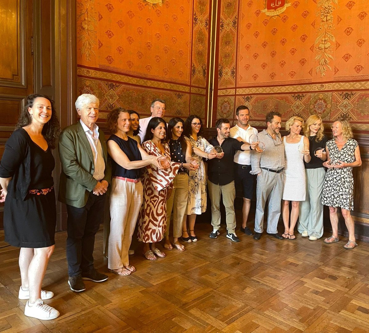 CCIFranceSerbie's tweet photo. And the winner is #CCIFS🏆
During our annual FR chambers CEO meeting, we were awarded the prize "Coup de cœur" for our CSR action "Do something drastic and make the garbage fantastic".
Many thanks to the CCIFI jury & to kids from over 200 schools in Serbia that participated! https://t.co/977z980b9Q