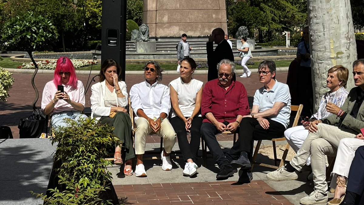 🇯🇪| En el acto, <a href="/jpenaibanez/">Javier Peña Ibáñez</a>, <a href="/eliamatri/">Eli Amatriain</a>, Bernardo Sánchez, <a href="/Carlotacf15/">Carlota Castrejana</a>, <a href="/angyhelado/">Angelines González</a>, <a href="/PepeImaz/">Pepe Imaz</a>, <a href="/ele_pilo/">Elena Pilo</a>, Jesús Rocandio, <a href="/SeilaEspinosa/">Seila Espinosa</a>, Beatriz Álvarez, Lorenzo Cañas…