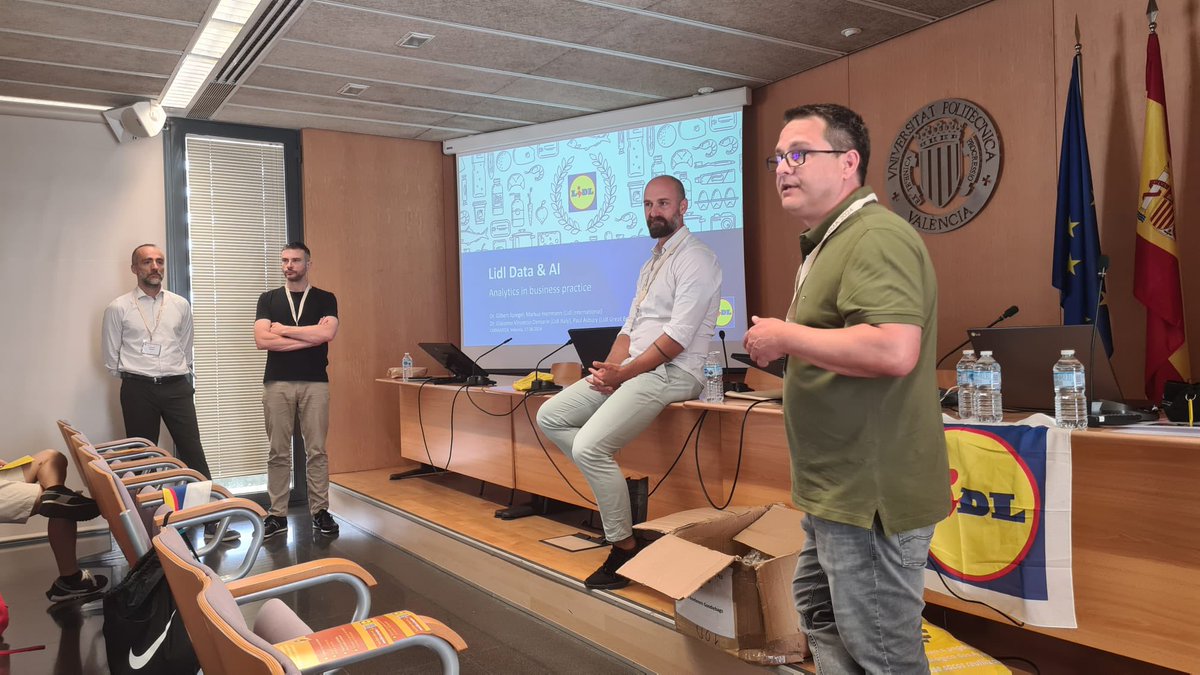 🌐 Industry Session Recap: Career Opportunities in Data Science and Business Intelligence 🌐

Students from various fields joined Lidl Data &amp; AI executives for a panel on careers in data analysis and business intelligence. They discussed key skills practical tips for job market.