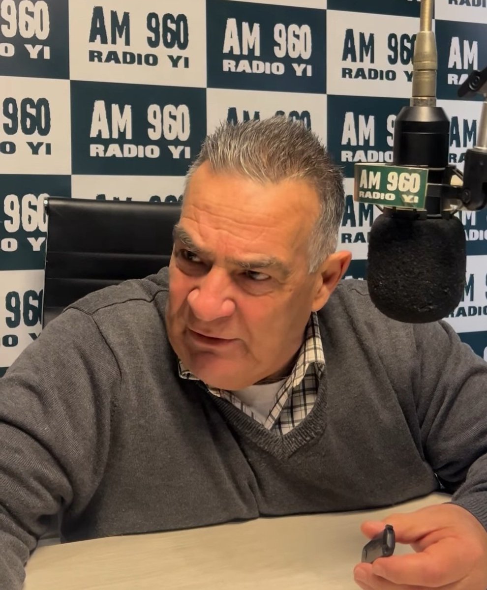 radioyi960's tweet photo. #NOtocar
"La quiero mucho a Graciela pero es de las que viven en un mundo de pedos en el @Parlamento_UY. No es un mundo real." @CarmeloVidalin ante postura de senadora @gbianchi404 de suprimir las mayorías automáticas en las Juntas Departamentales en #LasBarbasEnRemojo https://t.co/mI4BRn9ZFG