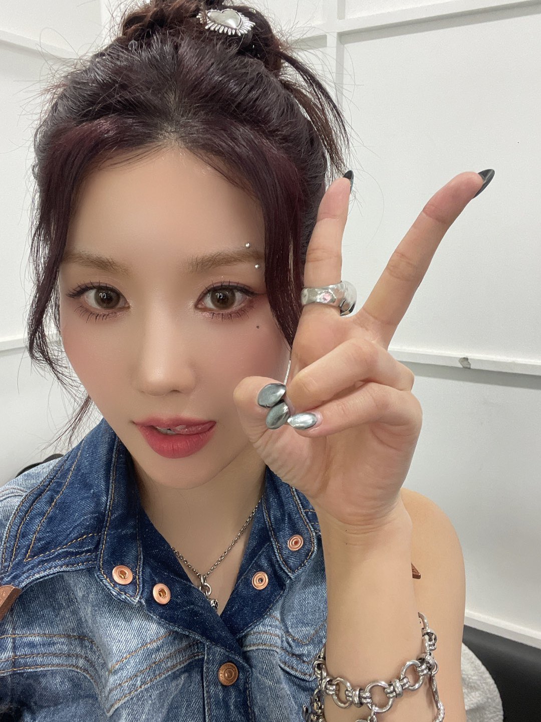 GRJs9GgakAALPAM?format=jpg&name=large