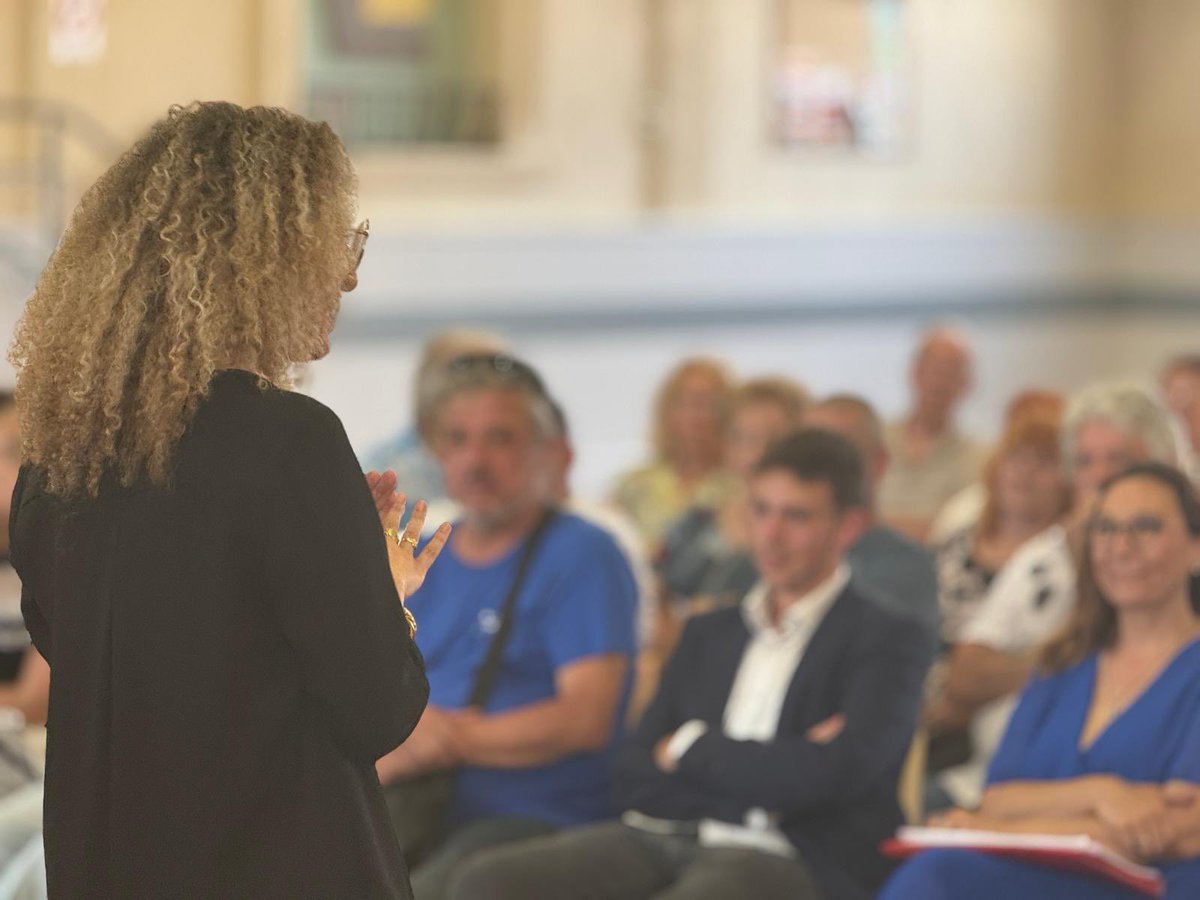 JacqueminHager's tweet photo. Très heureuse d’avoir pu organiser cette superbe réunion publique à #Lencloitre !
Programme du @RNational_off, priorités et futures réformes, échanges multiples…
Élue députée, je rendrai publiquement compte de mon action parlementaire auprès de mes concitoyens ! 📢 https://t.co/c6ak0fHcDc
