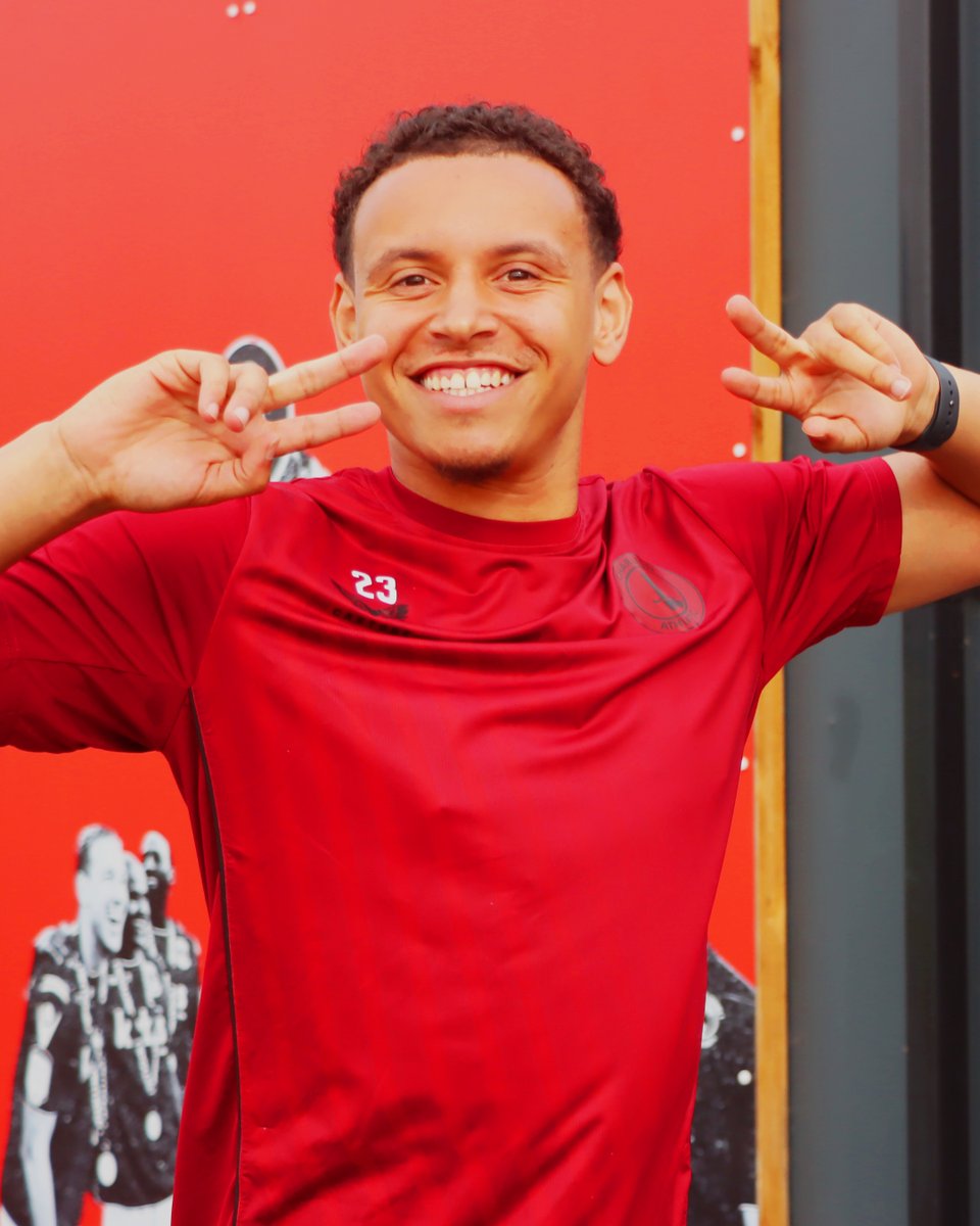 CAFCofficial's tweet photo. ✌️ @redmondsgreen_ ✌️

#cafc https://t.co/kSSWg4Lg9g