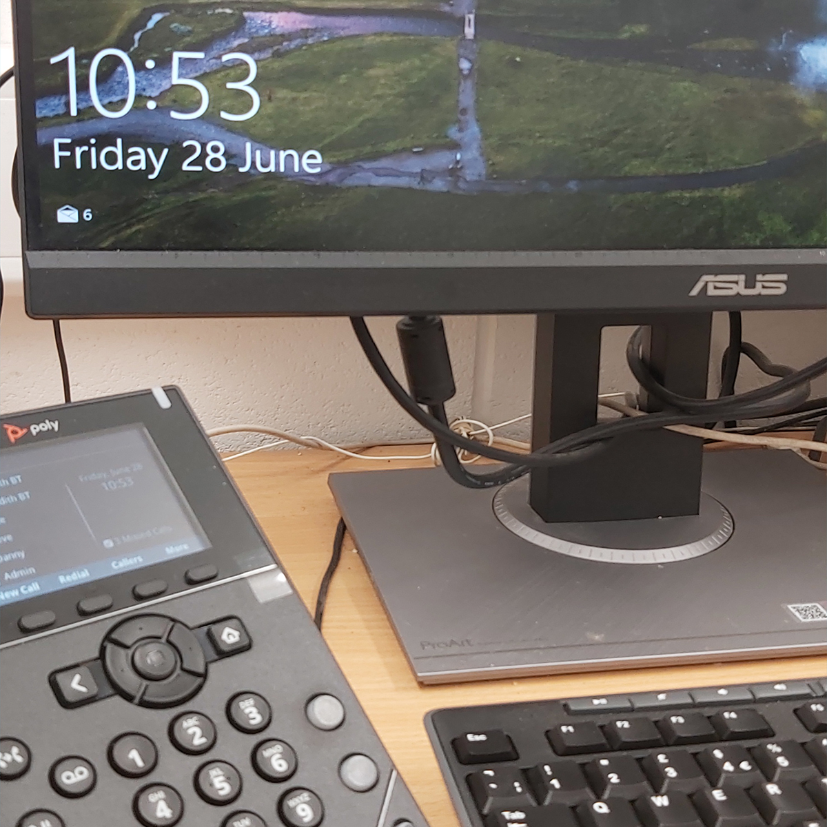 BasicallyTrade's tweet photo. Thank you to everyone for bearing with us this week while our data and phone lines have been off.  We have just had our service resumed and are now back on line. 📞💻 https://t.co/zZDu6A68Mz