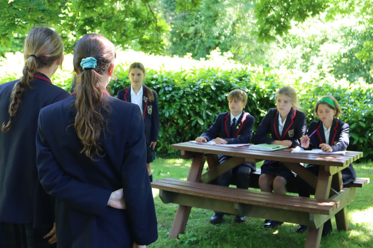 BallardSchool's tweet image. Year 7 English pupils had a wonderful time outside in the sunshine as they set up and performed the critical court martial scene from Michael Morpurgo's popular novel, ‘Private Peaceful’.

#English #Year7 #UpperPrep #LearningBeyondTheClassroom #AcademicExcellenceAtBallard
