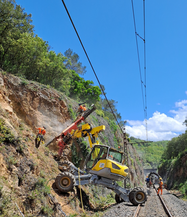 🛤️Réouverture dans les délais de la ligne de l'#Aubrac après 8 semaines de fermeture.
Les travaux #PlanRail <a href="/Occitanie/">Région Occitanie</a> réalisés : renouvellement de voies, régénération de tranchées rocheuses et traitement d’ouvrages en terres sensibles.
✅6,9M€ financés👏aux personnes mobilisées