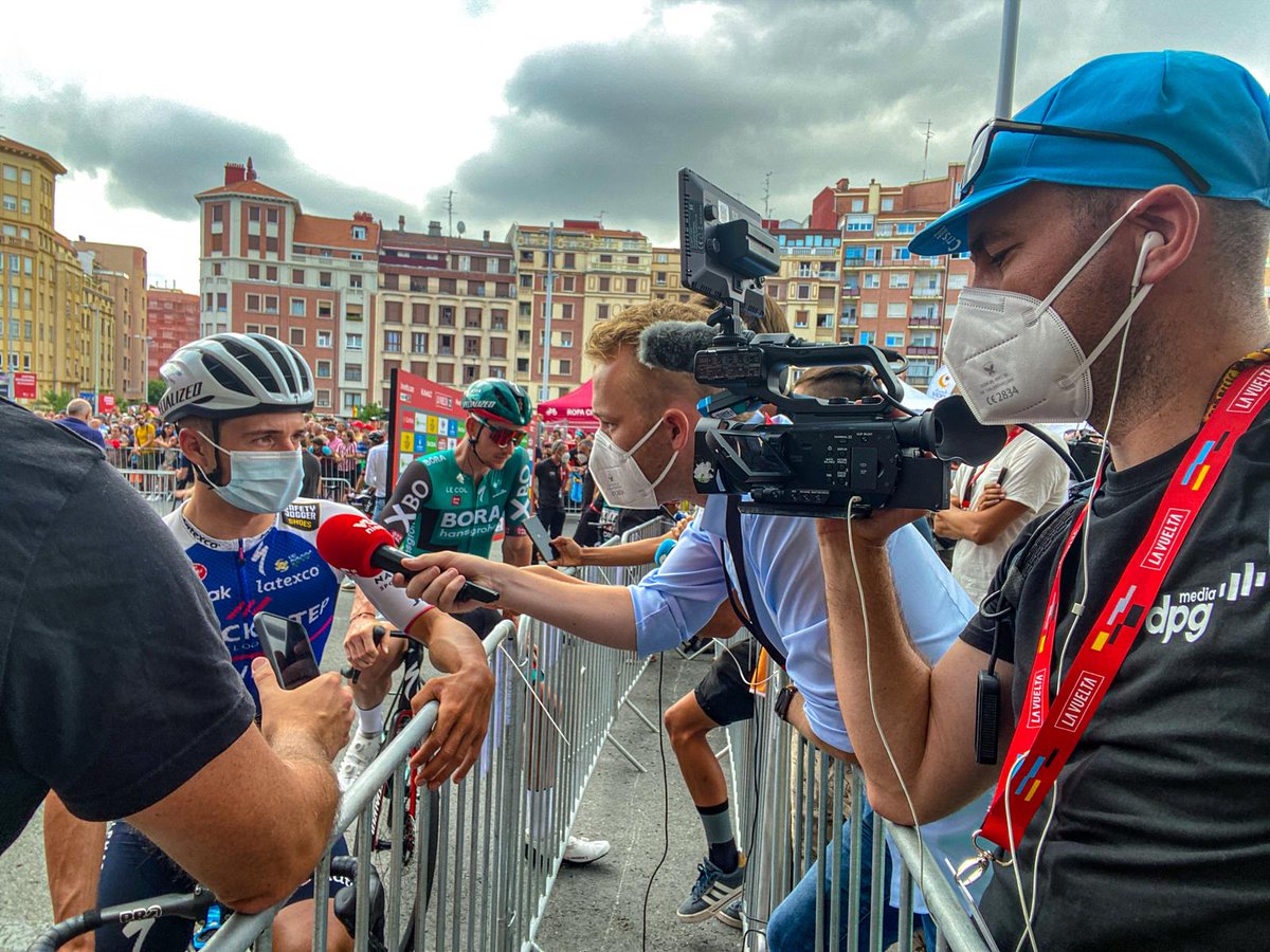 MaxGoethals's tweet image. 🇧🇪🌈Nutteloos feitje om J-1 in #TDF2024  door te komen.

Morgen rijdt Remco #Evenepoel voor het eerst sinds 25/08/'22 (s6 Vuelta naar Pico Jano) nog eens een wegkoers in een gewoon tenue.  

Enkel in 3 TTT's die hij sindsdien reed én op het BK ITT '23, droeg hij gewoon truitje.
