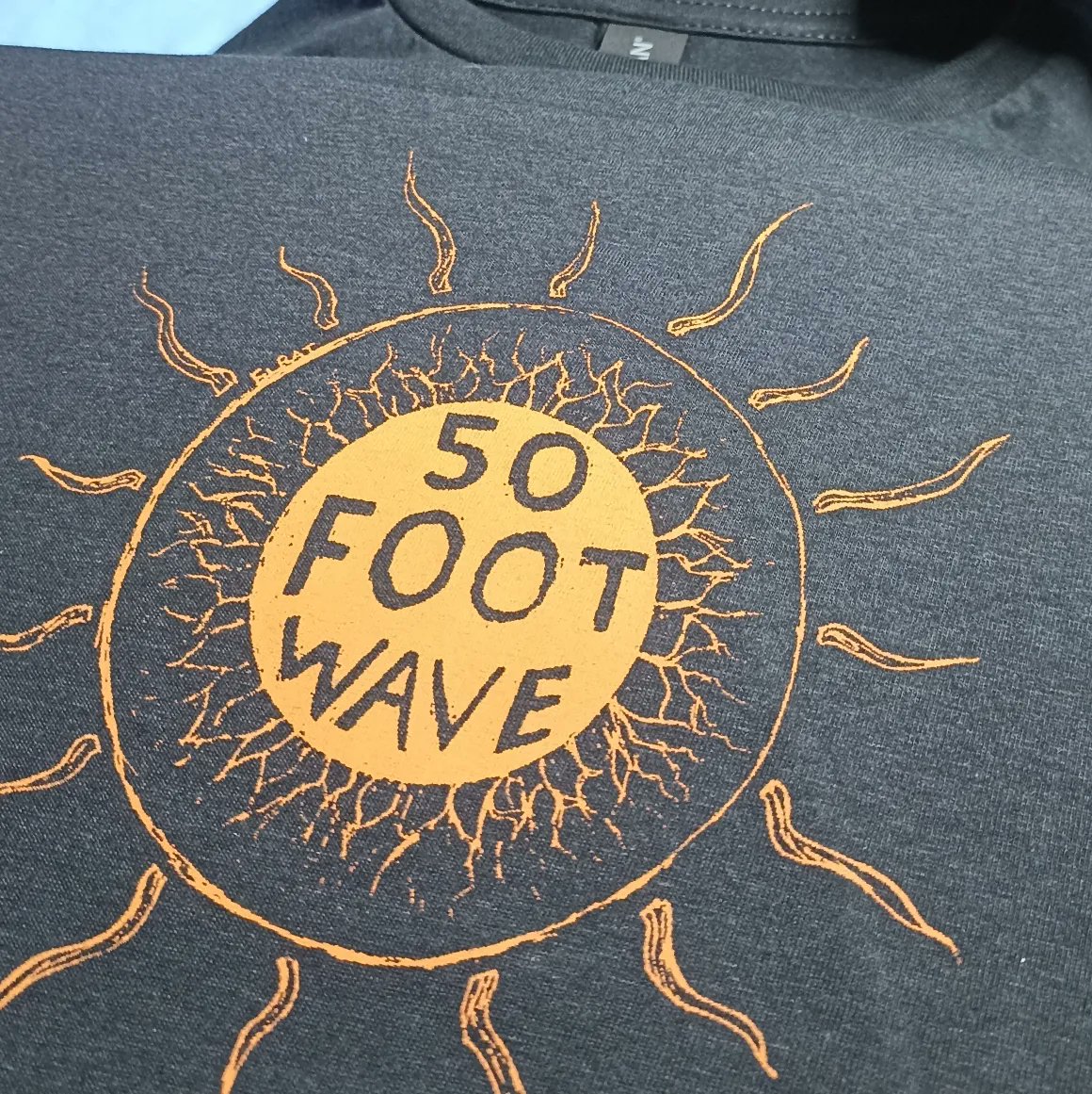 ElRatDesigns's tweet photo. Curing some @50footwave 'staring into the sun' shirts this morning, I'm pleased to say there has been a lot of 50 foot wave love this month
All the fippy goods are here
https://t.co/kKB9JhFpVo
Support the art you love 🖤
#ElRatDesigns #BeTheStrange #KristinHersh #throwingmuses https://t.co/bkiQlm4DI0