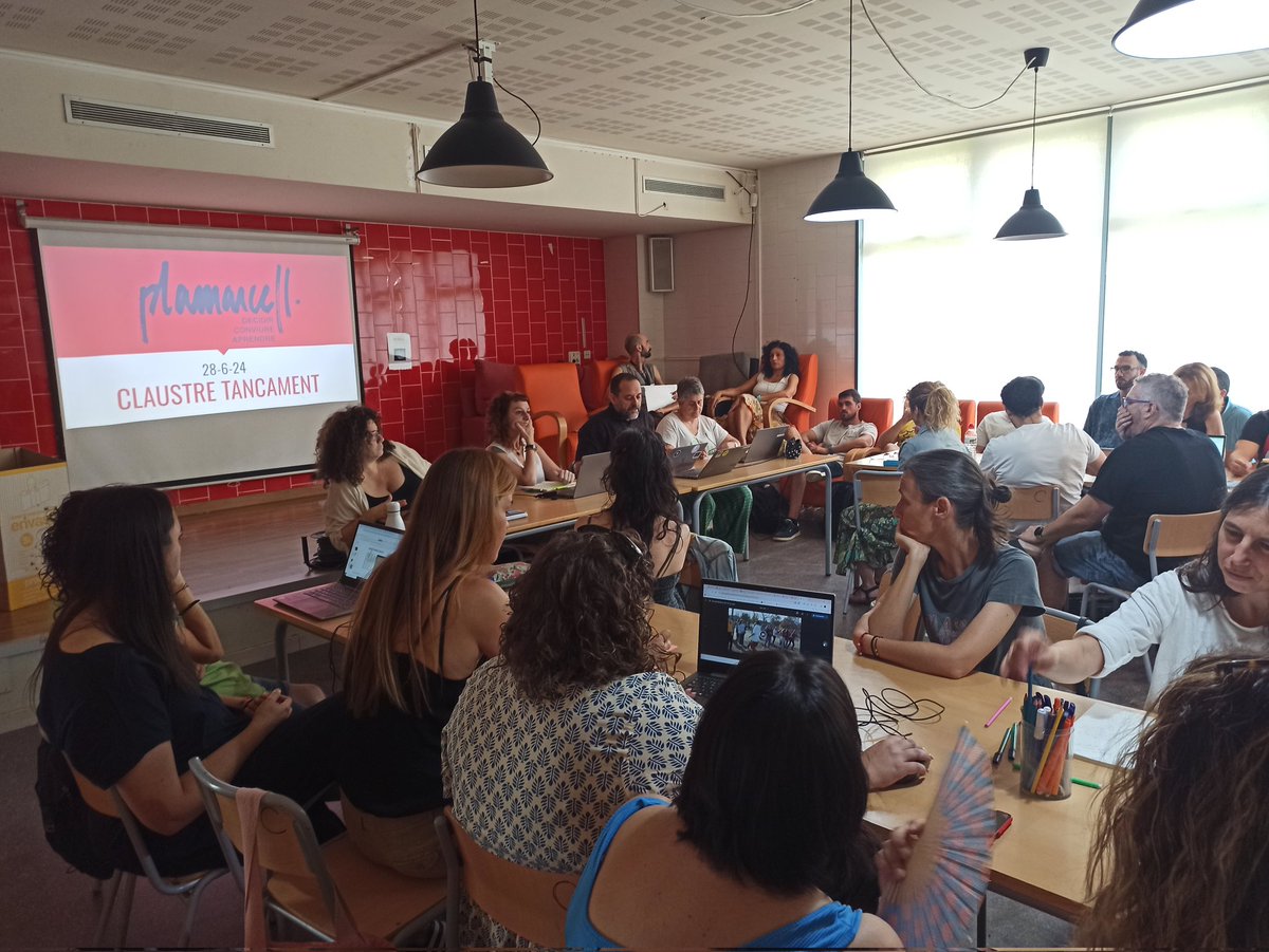 FerreresMaria's tweet image. Setmana de reunions, jornades i tancament de projectes on hem constatat de nou la força que mou al Pla Marcell. Són aquests professionals implicats en la millora dels aprenentatges i del benestar de l'alumnat. Seguirem treballant aquestes setmanes per preparar nou curs #equipasso