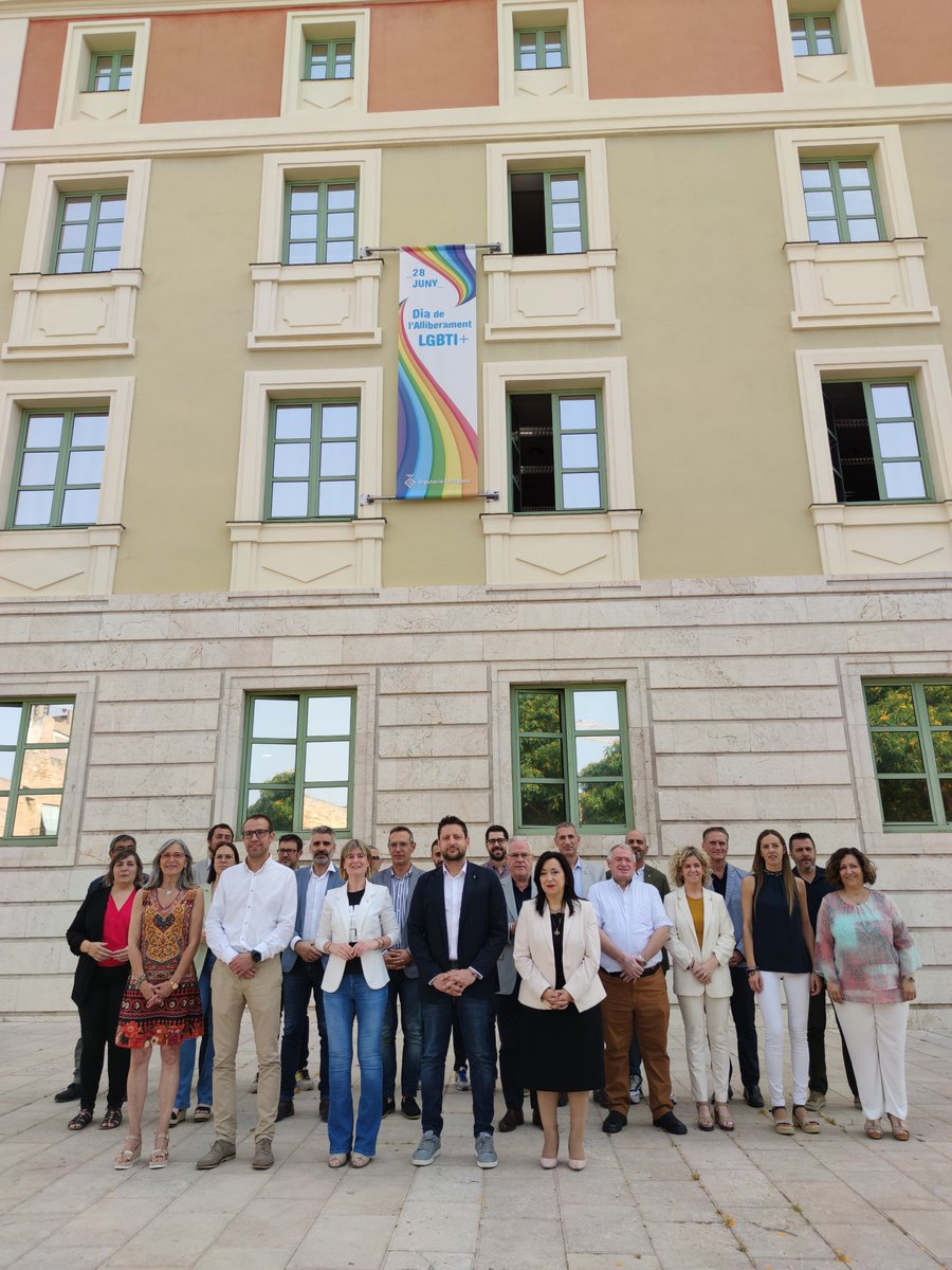 🌈 El #PleDipta aprova una moció dels grups d'ERC, PSC, Junts i PP en motiu del #28J. 📃 El text reivindica “el dret fonamental de cada persona a ser qui és” i el “compromís de mantenir l’aposta perquè les polítiques garanteixin els drets #LGBTI+ i per combatre la LGBTI-fòbia”.