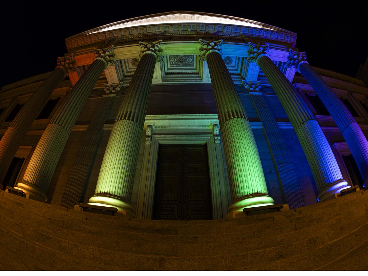 🌈Nuestra fachada lucirá con orgullo los colores de la bandera arcoíris para reivindicar la #igualdad y mostrar el compromiso con los derechos del colectivo #LGTBI. #DíaOrgulloLGTBI 

📸Fotonoticia: ow.ly/JJkb50SryWE