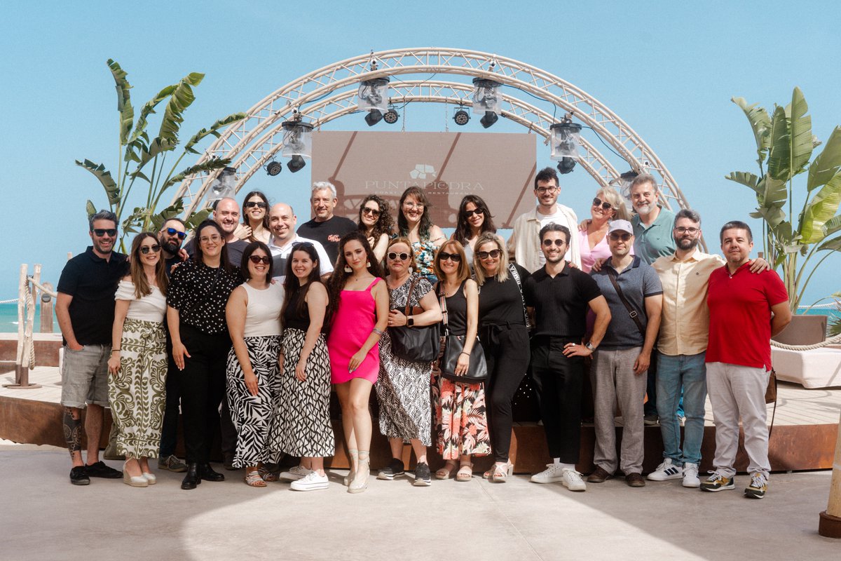 Un año más, reunimos a todo el equipo <a href="/humanlevel/">Human Level (cuenta inactiva)</a> en Alicante para la #HLSummerParty. Procedentes de toda España, compartimos en Punta Piedra Coast Club &amp; Restaurant una divertida jornada de convivencia. Muchísimas gracias a todos/as por vuestra participación.