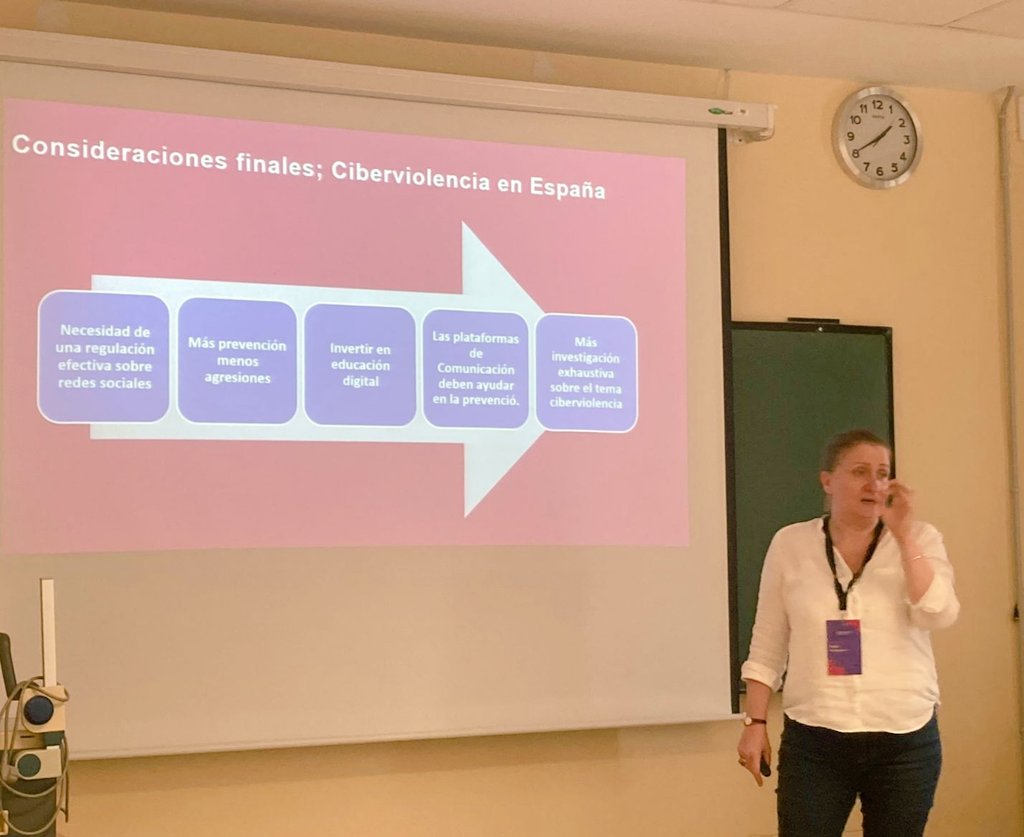 . <a href="/nurieta2003/">Nuria Rodríguez Ávila</a> del <a href="/grupoARKS/">Grupo ARKS</a> ha presentado la comunicación "Ciberviolencia en España: tipos, valores, víctimas y agresores" en el el grupo de Sociología de los Valores del #CongresoFES2024 de <a href="/FES_Sociologia/">FES Sociología</a>