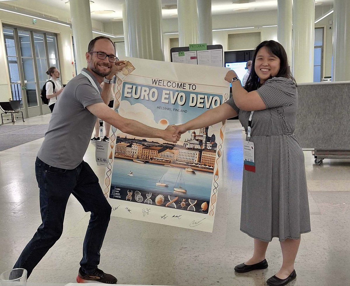 Euro Evo Devo 2024 (@eed2024) on Twitter photo Thanks to <a href="/apomreinke/">Autumn Pomreinke</a> who just received our conference poster signed by all plenary speakers, the president of the society Jukka Jernvall and the artist and LOC head <a href="/C_Kratochwil/">Claudius Kratochwil</a> in exchange for a 100€ donation to the Finnish Natural Heritage Foundation @Luonnonperinto 🙏🌳🌲 Thanks to <a href="/apomreinke/">Autumn Pomreinke</a> who just received our conference poster signed by all plenary speakers, the president of the society Jukka Jernvall and the artist and LOC head <a href="/C_Kratochwil/">Claudius Kratochwil</a> in exchange for a 100€ donation to the Finnish Natural Heritage Foundation @Luonnonperinto 🙏🌳🌲