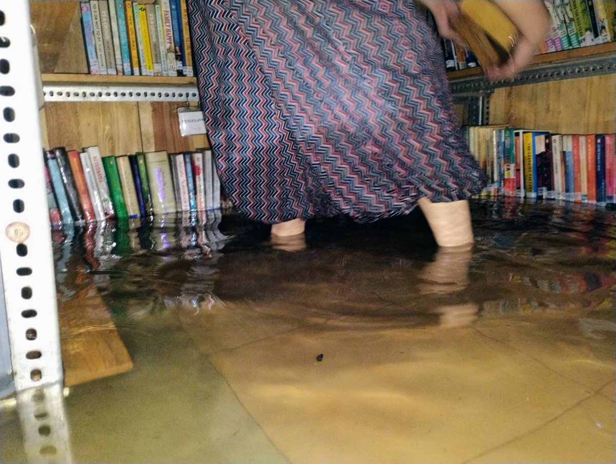 CommunityLibPro's tweet image. We’ve lost over 1500 out of our 10,000 books in one night. 
Our librarians are furiously salvaging our precious books, furniture and all that our members hold dear, so much of what makes us a community.
And we need help.

Donate here: bit.ly/3zkINeZ