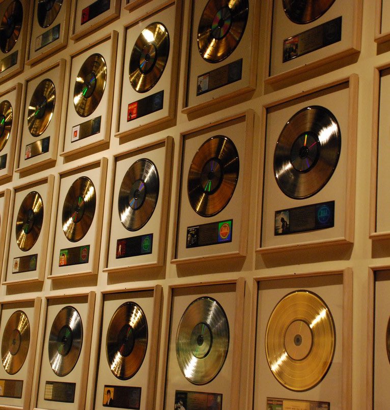 🚨 Le SNEP change les règles de calcul des ventes de singles et d'albums en France !! 💿📀

Les streams provenant de comptes gratuits vont désormais être intégrés dans le calcul des ventes ainsi que des certifications.