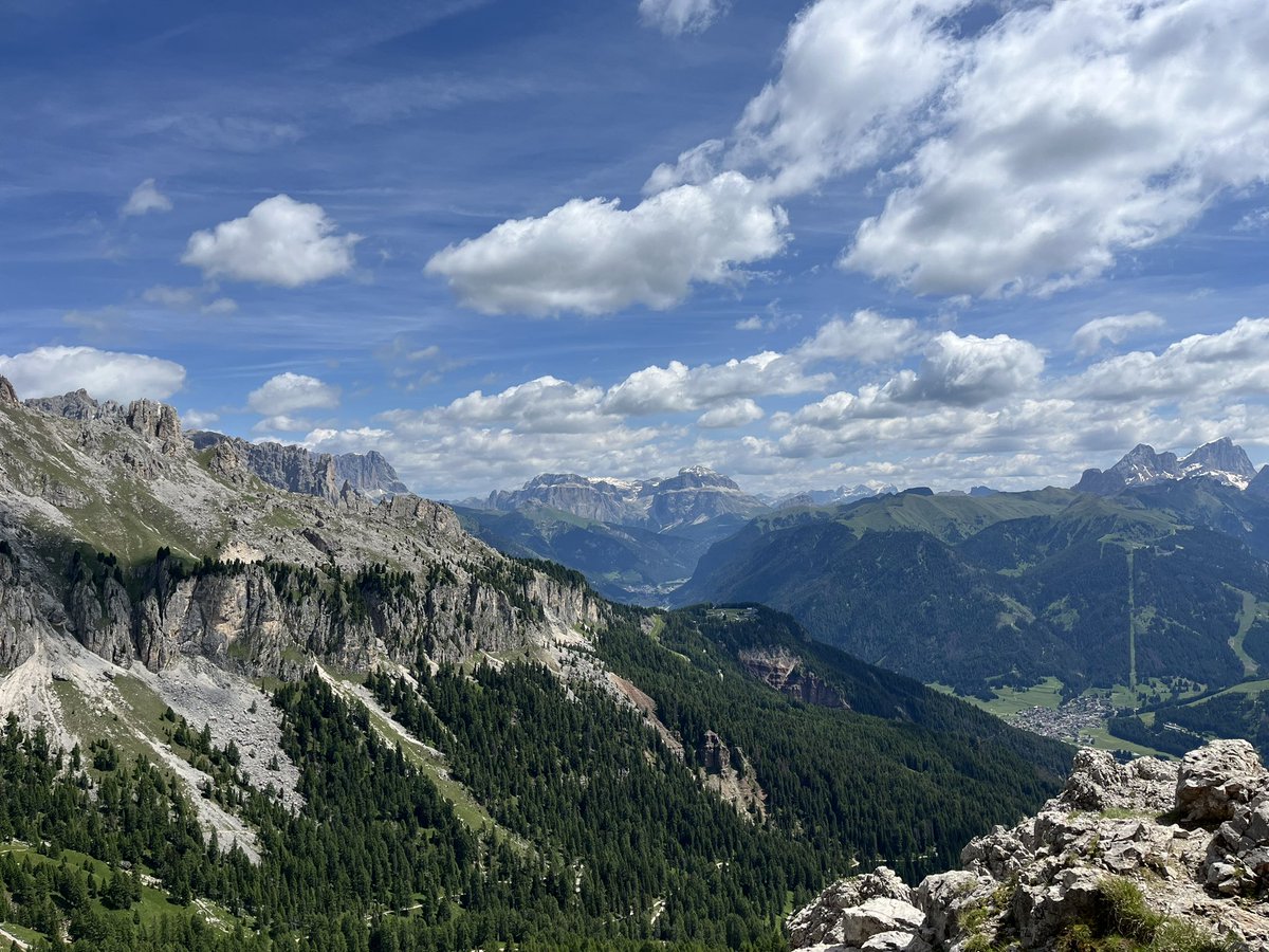 Ogni volta che torno nelle Dolomiti, l’effetto è lo stesso: pura meraviglia #lonelyplanet #travelwriter #mountain #dolomiti