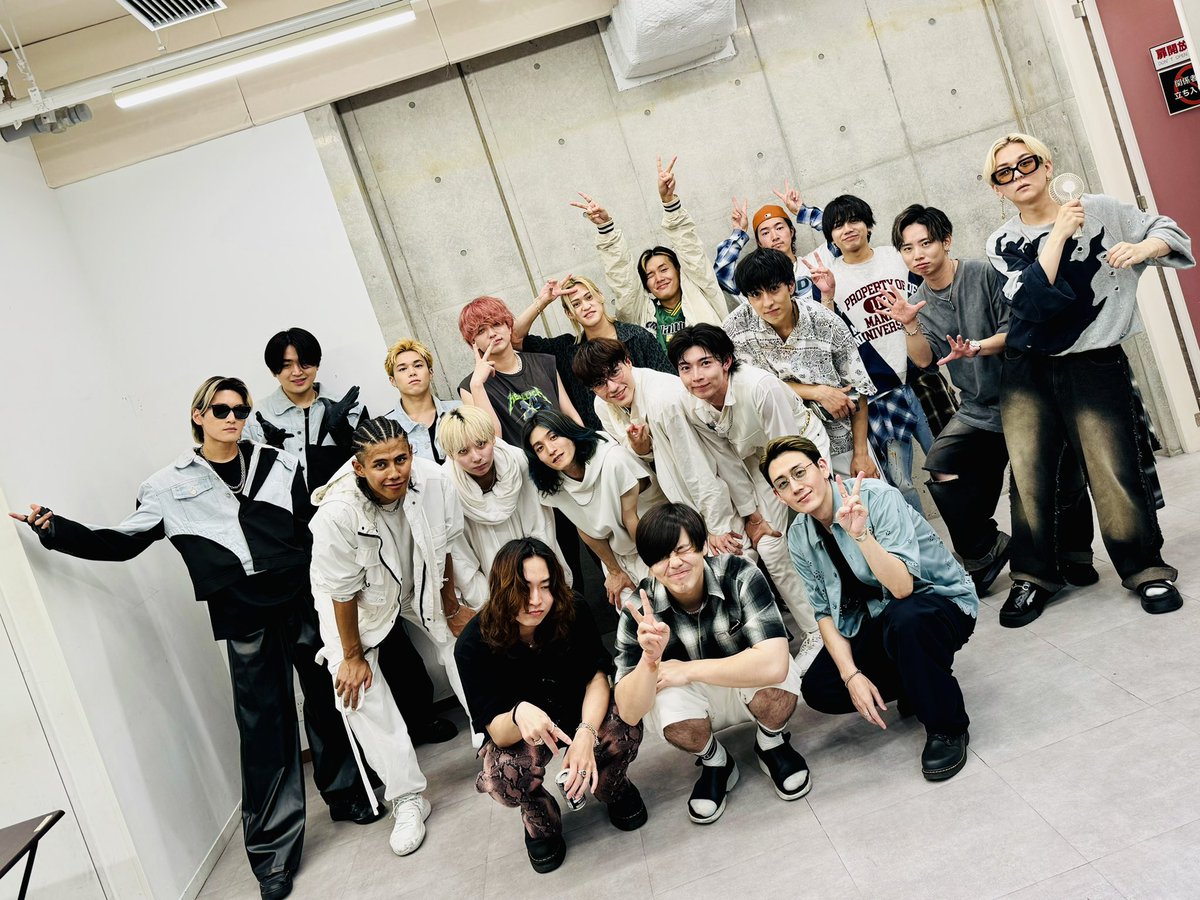 ASOBiMASHOW0828's tweet photo. 2024.06.28 FRI

ASOBiMASHOW #23

Thanks..❤️‍🔥
ODDLORE
2X2X
N0NAME
BLACK PEPPER
Ciely
HOMEY
Re:label
大竹正紘(2X2X)

ODDLOREさんラスト原宿出演＆対バン
ラストありがとうございました🤝✨
本日楽曲FootstepsをASOBiMASHOWからリクエストさせて頂きました🎧🔥

#ASOBiMASHOW
#原宿RUIDO 🔜0715🌊 https://t.co/CJ2yxQqe1T