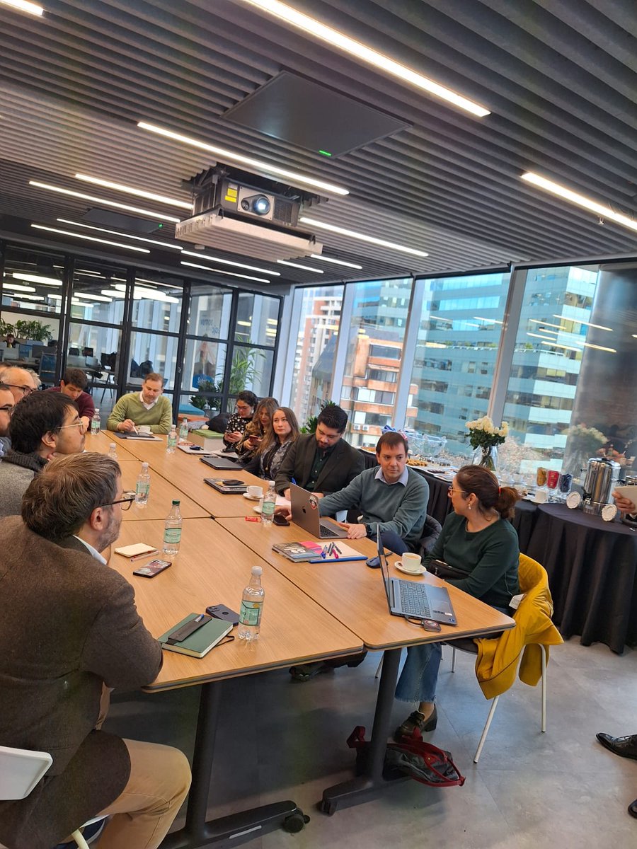 Estamos de vuelta y queremos compartir experiencias, ideas e iniciativas que nos ayuden a fortalecer el ecosistema emprendedor #smartcity Ayer nos reunimos con destacados actores de la Academia en un espacio de conversación para generar alianzas en temas que nos convocan.