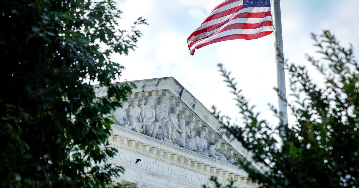 Reuters's tweet image. US Supreme Court curbs federal agency powers, overturning 1984 precedent reut.rs/3zjuhEl