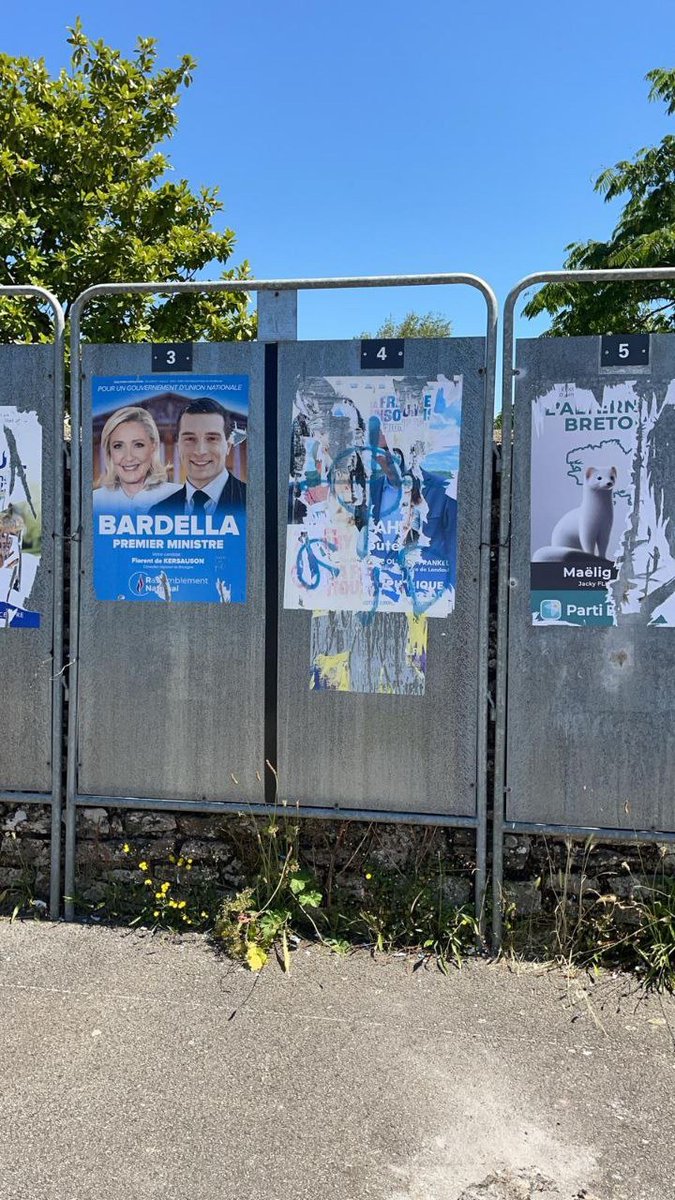 Croix celtique, « GUD », affiches déchirées… l’avenir politique de la France sous le RN ?

#liberté #égalité #fraternité #sainteannedauray