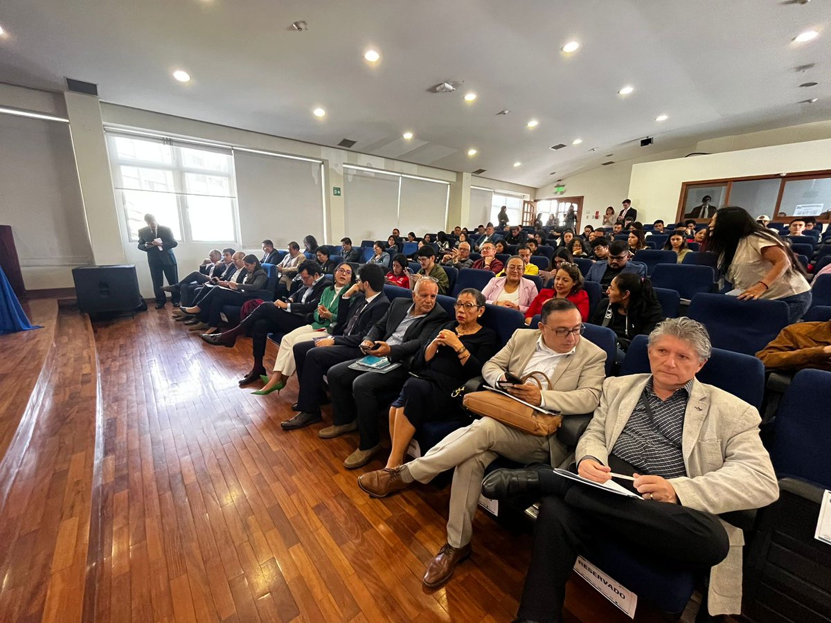 Consejo Nacional de Competencias (@competenciascnc) on Twitter photo Inicia el seminario Internacional: “#EconomíaCircular y Gestión Integral de Residuos Sólidos desde los Gobiernos Locales y Mancomunamientos”. ♻️ Inicia el seminario Internacional: “#EconomíaCircular y Gestión Integral de Residuos Sólidos desde los Gobiernos Locales y Mancomunamientos”. ♻️