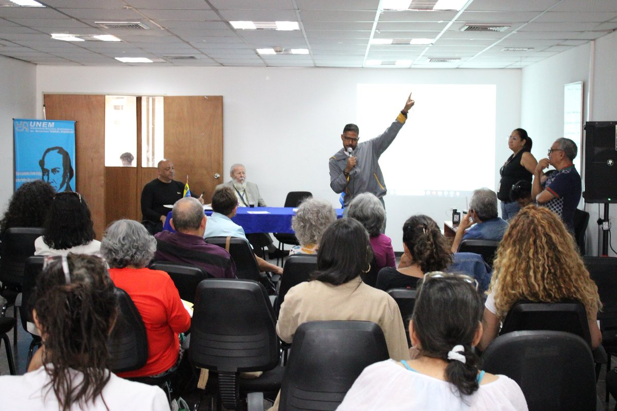 SomosUnem's tweet photo. #Ahora 🗣️|| Durante el encuentro del Consejo Académico Nacional de la UNEM, los Tutores Nacionales debaten las diferentes responsabilidades del mismo, para lograr el buen desarrollo de las actividades académicas y formación de los docentes.

#ConNicoTenemosPaz
@NicolasMaduro https://t.co/sBvv4sRyDU