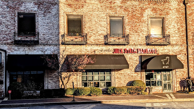 jackstackbbq's tweet photo. A gorgeous golden hour on the Plaza. ☀️😎
Nothing makes us happier than seeing your Jack Stack moments! Share your photos with us by tagging #JackStackBBQ. We might just feature you on our page! https://t.co/cSv3qU6VL0