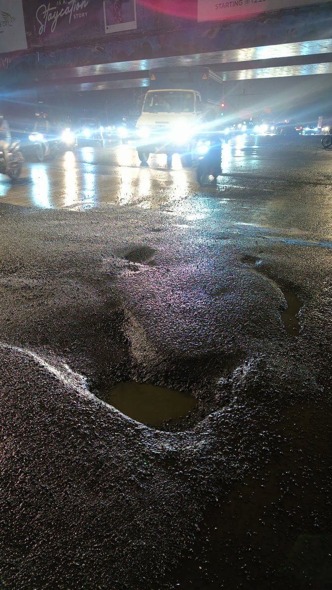 amey561990's tweet photo. I would request @mybmc team please take notice of this pothole. Location connector near Bhandup pumping https://t.co/J5RGw8uCEa