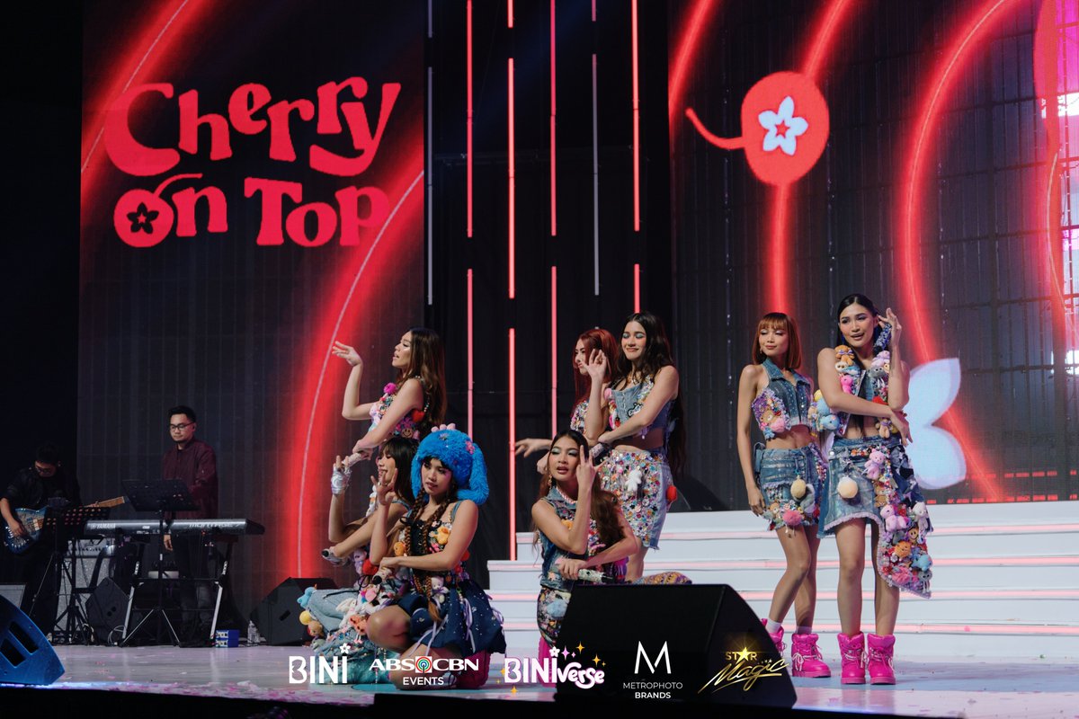 BINI_ph's tweet photo. #BINI : Boogsh! The ultimate pasabog of the #BINIverse night - a “Cherry On Top” teaser!🍒

Ay talagang na-tease ang mga BL♾️M! Abangers na yan!!😉

📸 @metrophotoforbrands
 #BINIverse1stSoloConD1
#BINIverse_TheFirstSoloConcert 
#BINIyahengJUNEpacked https://t.co/ob2WmSU9ak