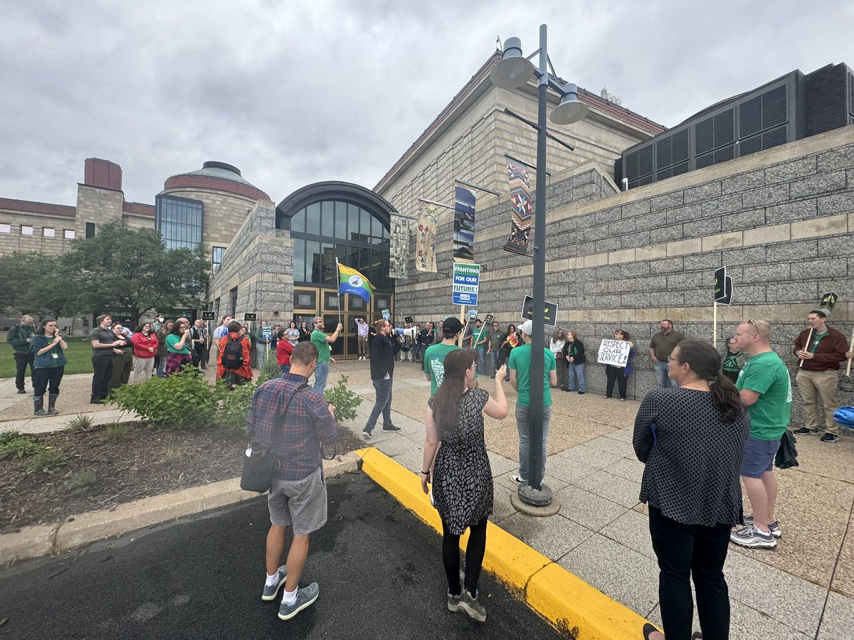 💥 RIGHT NOW!! Minnesota Historical Society Workers Union members are RALLYING to oppose management’s cruelty in laying off workers with only 2 days notice, in violation of the contract’s required 2-week notice period. SHAME!!! #afscmestrong #union #1u