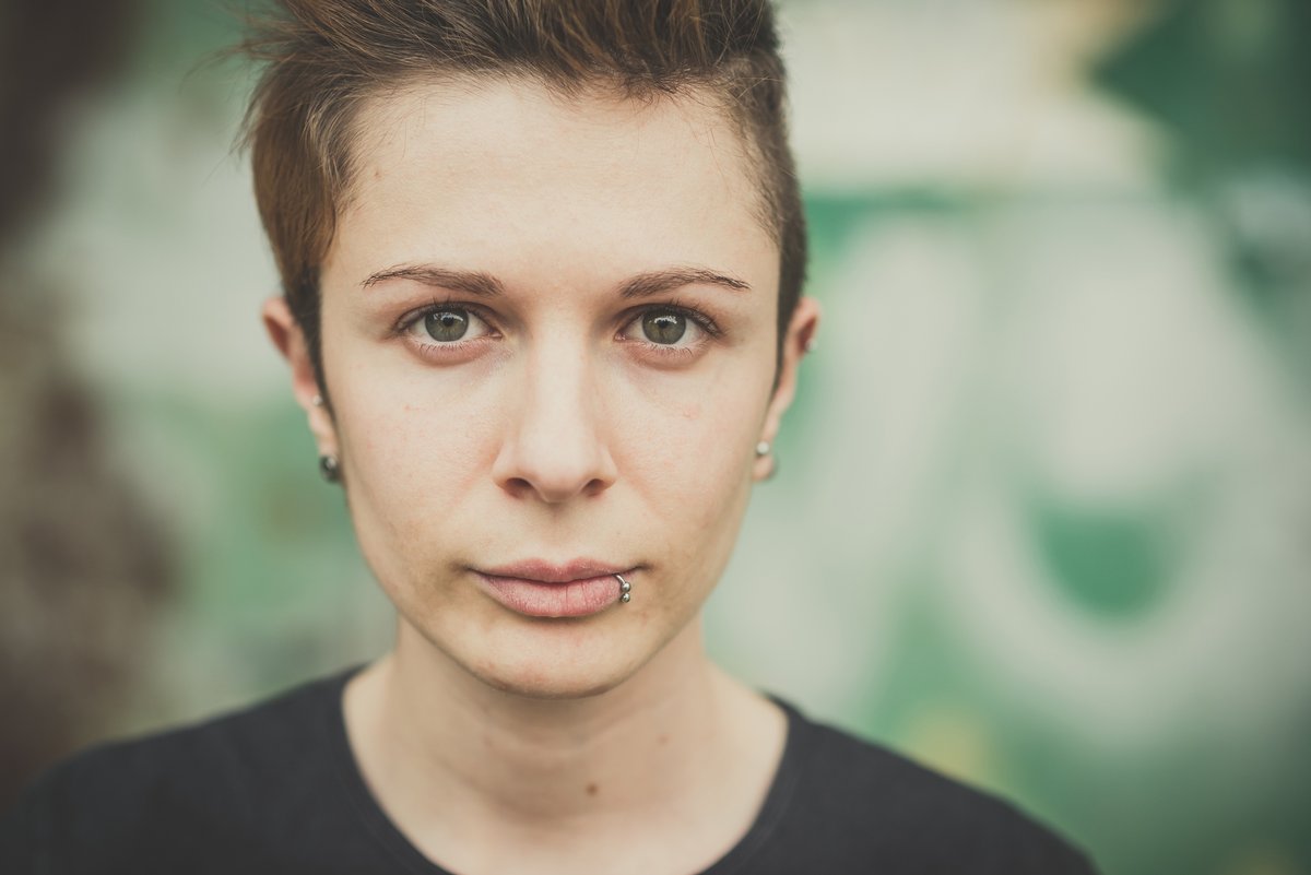 #PrideMonth is not only a time to celebrate 2SLGBTQ+ communities, but a call for more equitable policies. Too many 2SLGBTQ+ people experience homelessness. This blog by <a href="/maurienejean/">Mauriene (they/she)</a> and <a href="/rishika_w/">Rishika</a> proposes solutions. #healthequity wellesleyinstitute.com/housing/pride-…