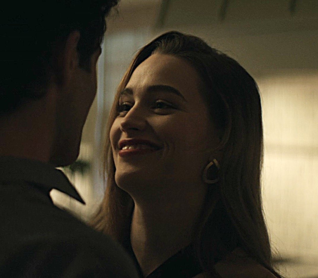 NetflixWorId's tweet photo. اختار زوجة تنظر اليك هكذا♥️ https://t.co/ZmUUAGYlff