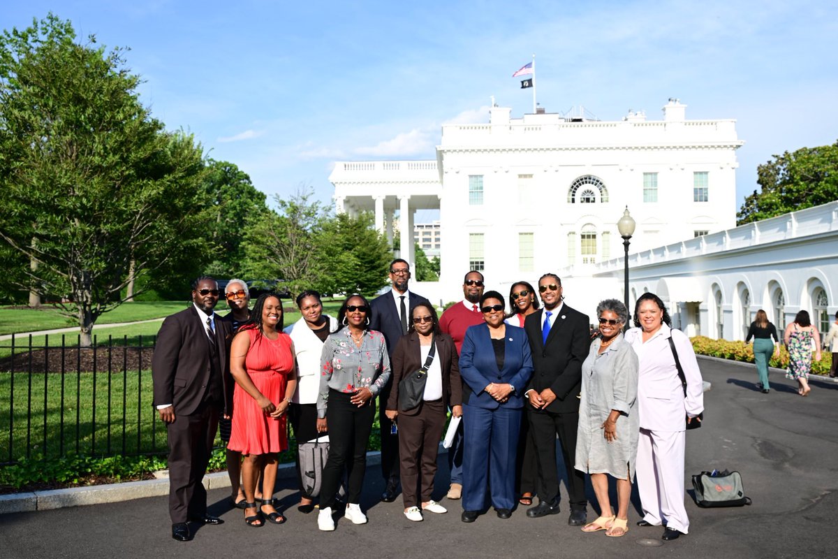 Chad_Boogie's tweet photo. June 2024
Washington, DC

Over 3 days, @leapofficialorg @USFreedmenPrj alongside #CRTF Chair @KamilahVMoore lobbied Congress, Federal agencies &amp; legacy Civil Rights orgs to demand #Reparations &amp; lineage-specific data/policy!

Until justice.

#ReparationsNOW✊🏾💪🏾🇺🇸 https://t.co/9G6Vk6qxur