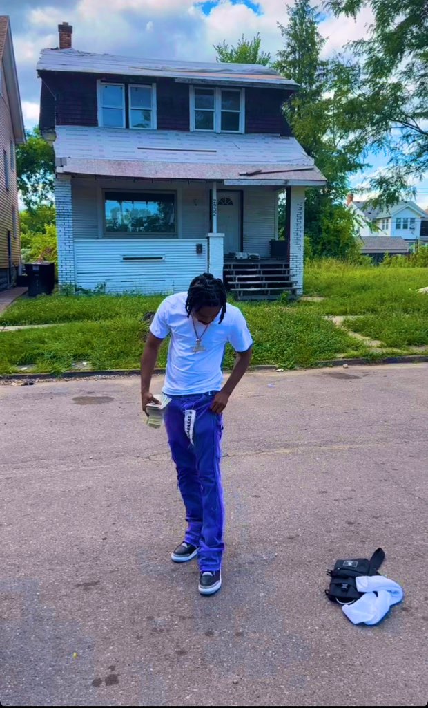 OfficialMjZuz's tweet photo. 20 thousand, 30 thousand, 40 thousand “Brent Faiyaz voice” 🎶 https://t.co/WHnFOhOiji
