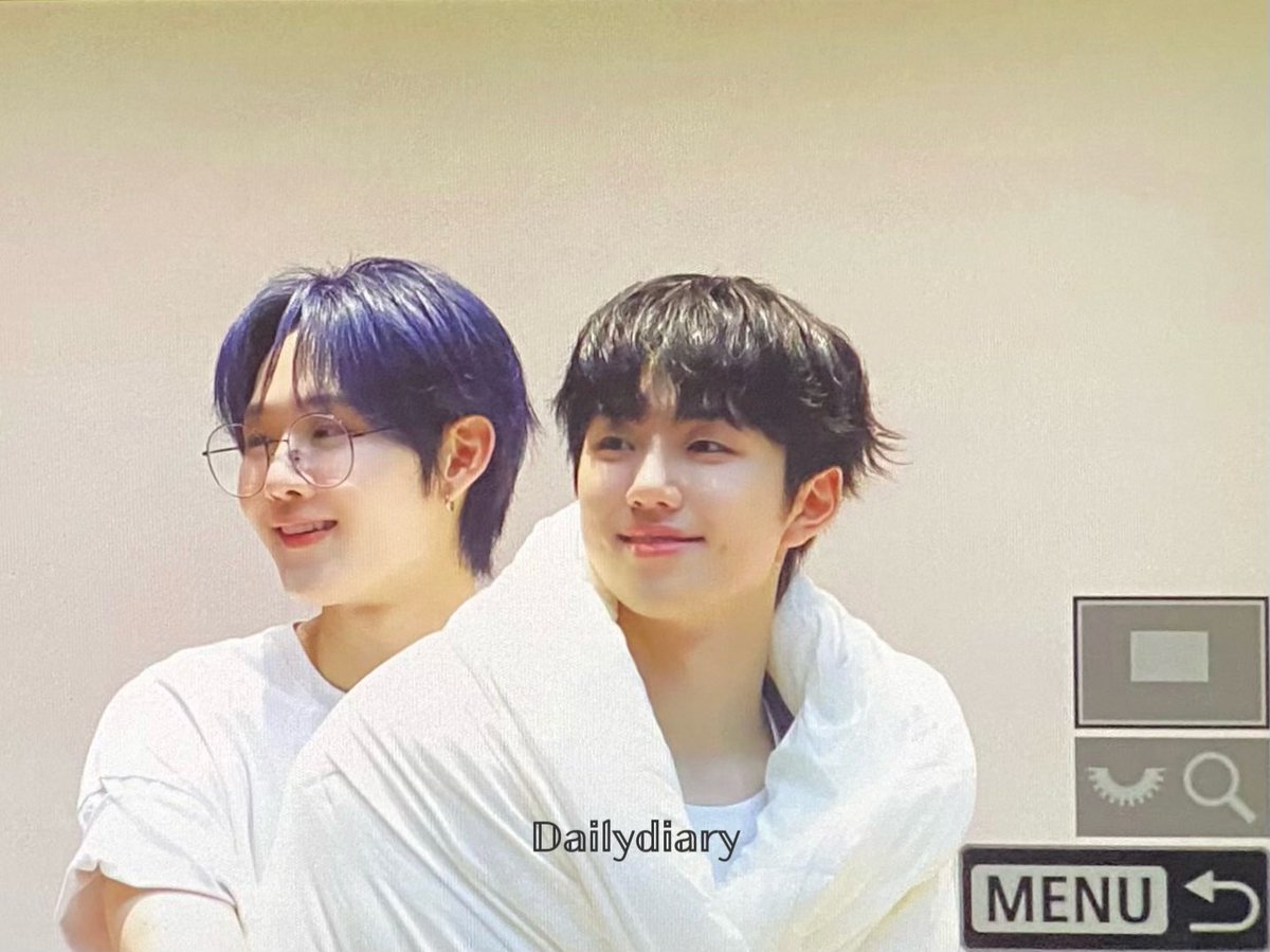 240628 케이팝스토어
꽁꽁🥰

#박지후 #PARKJIHOO
#이븐 #EVNNE