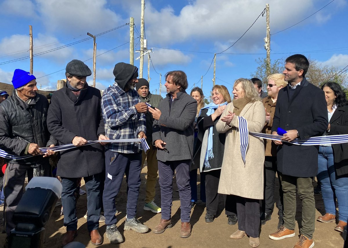 LuisLacallePou's tweet photo. Inauguración del Plan de Inclusión Social en el barrio San Miguel, en el departamento de Montevideo. https://t.co/VUMlVf0QAy