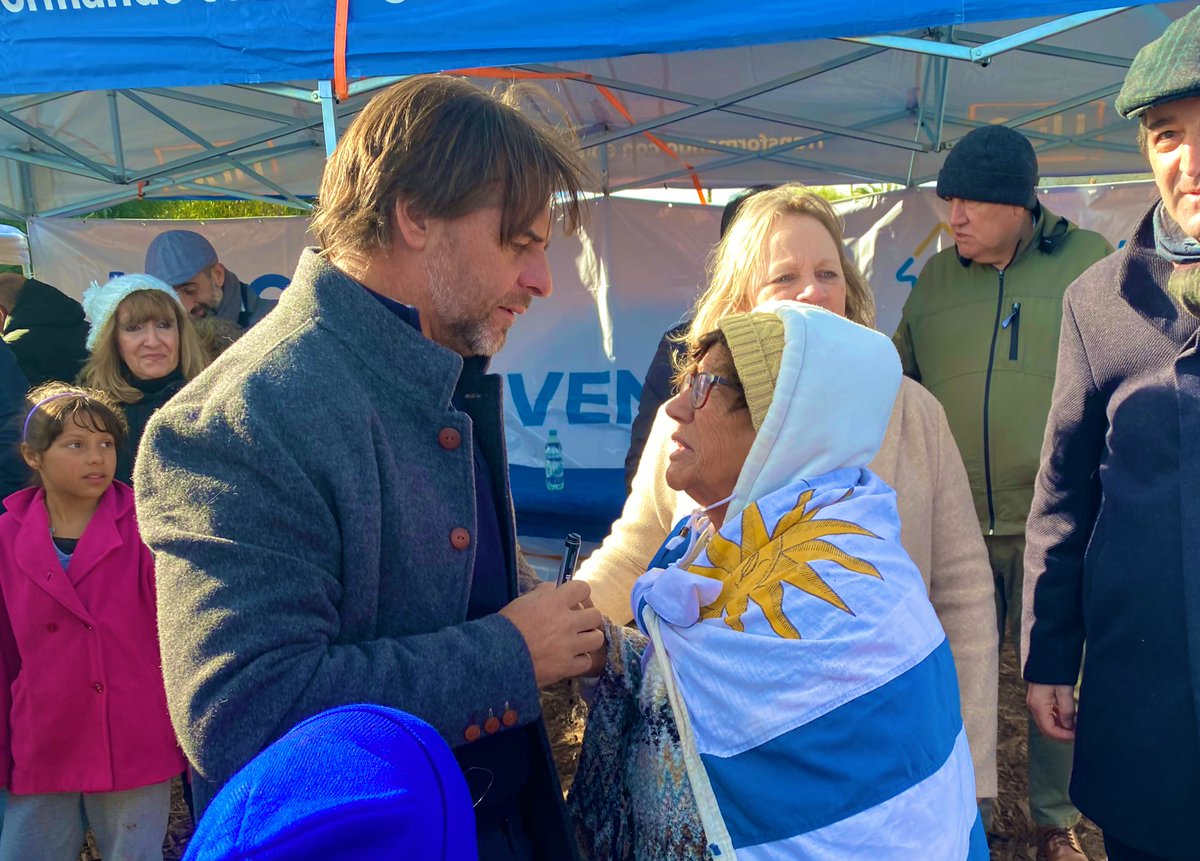 LuisLacallePou's tweet photo. Inauguración del Plan de Inclusión Social en el barrio San Miguel, en el departamento de Montevideo. https://t.co/VUMlVf0QAy