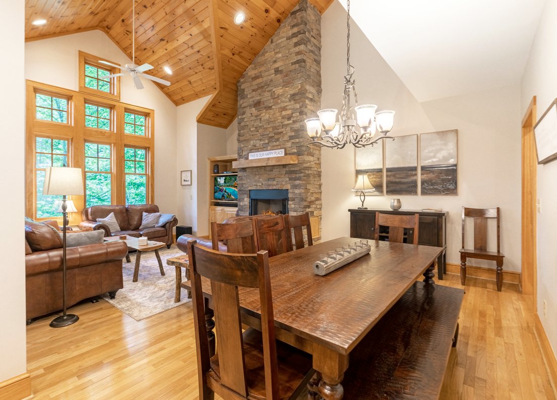 FoscoeR's tweet photo. Celebrate your 4th of July in our newest rental, Serenity Now-Townhome 16A. Book direct at https://t.co/CwMQUTtqiA or contact us at 800.723.7341. 
#FoscoeRentals #HighCountry #VacationRental #Townhome #SummerFun #MountainGetaway #July4th #Fireworks #Summertime #FamilyFun https://t.co/Yr0aKcIroQ