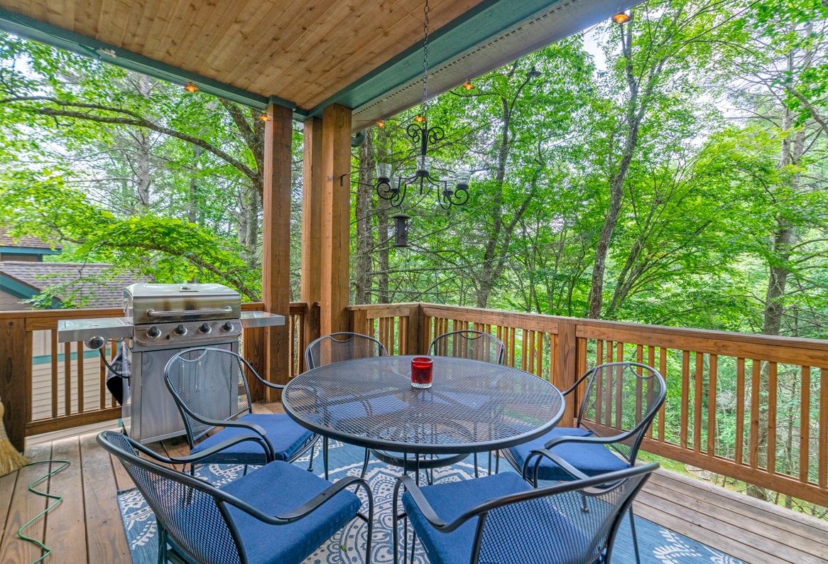 FoscoeR's tweet photo. Celebrate your 4th of July in our newest rental, Serenity Now-Townhome 16A. Book direct at https://t.co/CwMQUTtqiA or contact us at 800.723.7341. 
#FoscoeRentals #HighCountry #VacationRental #Townhome #SummerFun #MountainGetaway #July4th #Fireworks #Summertime #FamilyFun https://t.co/Yr0aKcIroQ